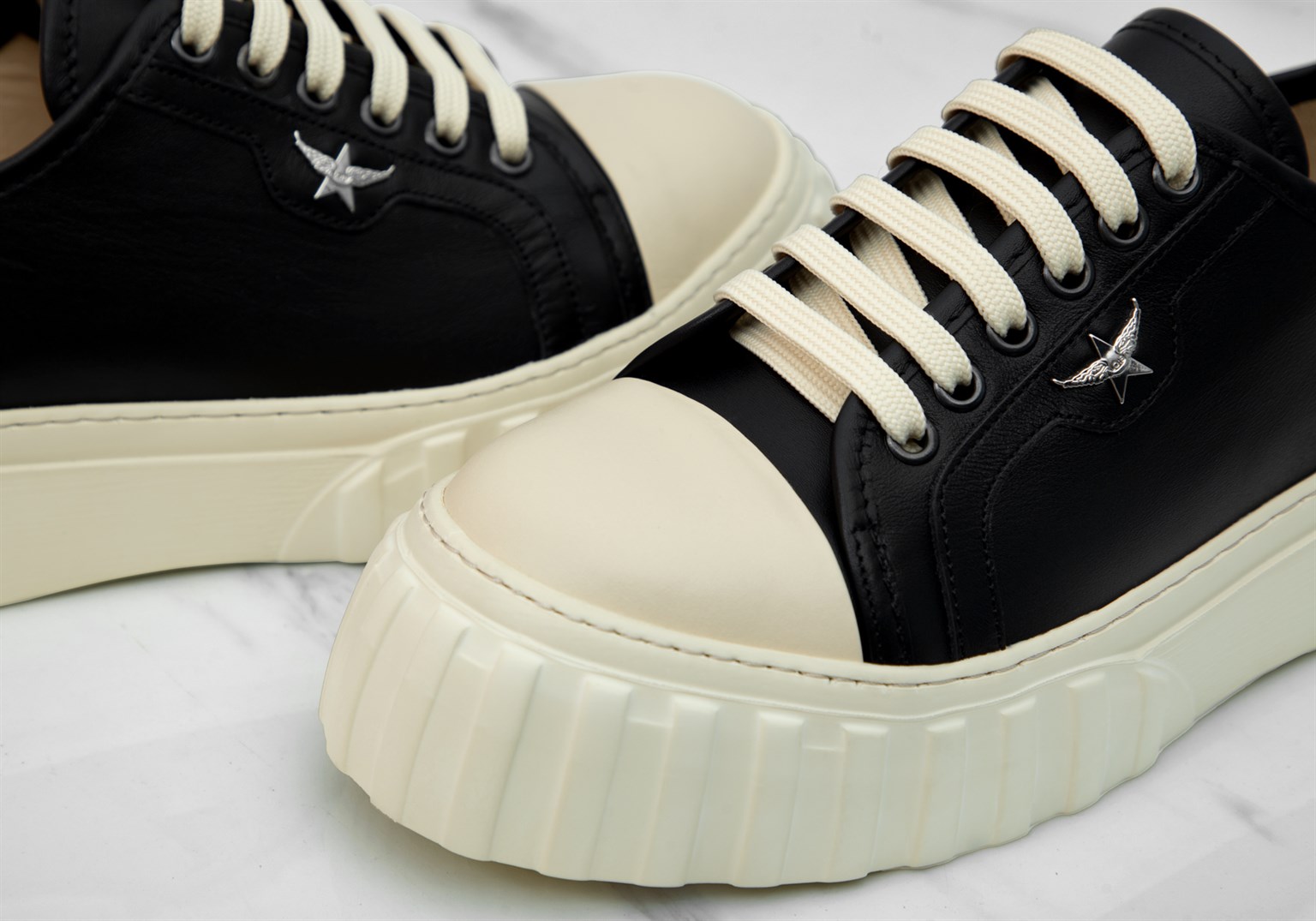 Triple Siyah Sneakers 